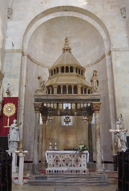 聖ロヴロ大聖堂　主祭壇