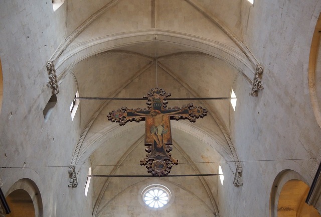 聖ロヴロ大聖堂　身廊