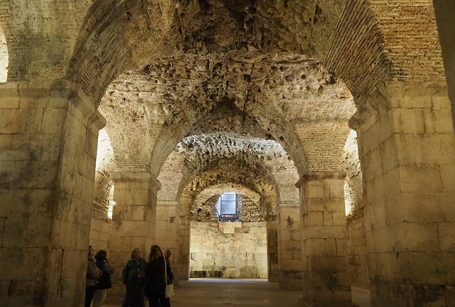 ディオクレティアヌス宮殿の地下