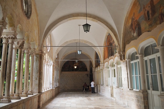 フランシスコ会修道院の回廊