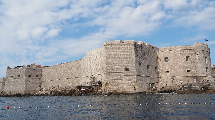 クルーズからの城壁