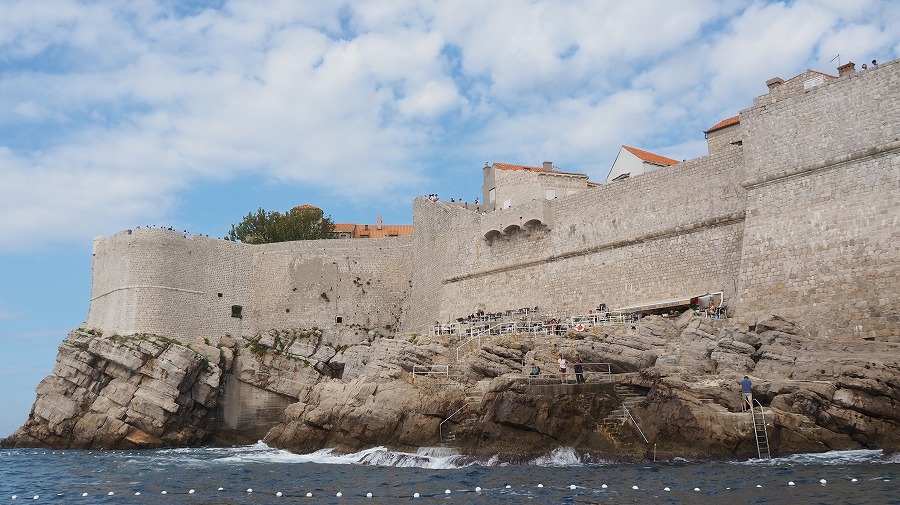 クルーズからの城壁