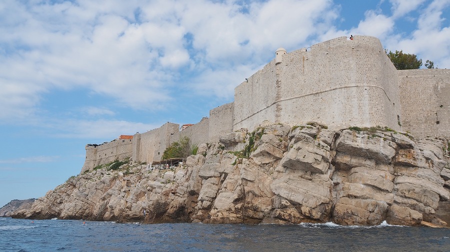 クルーズからの城壁