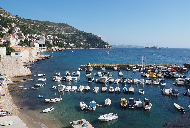 城壁から見た旧港