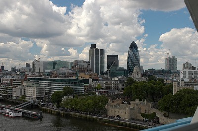 ロンドン塔　と　Swiss Re quarters